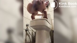 SCAT - Sexy girls Pooping 22
