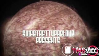 SCAT - Sexy girls Pooping 21