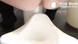 SCAT - Sexy girls Pooping 24