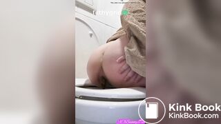 SCAT - Sexy girls Pooping 25