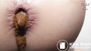 SCAT - Sexy girls Pooping 21