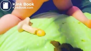 SCAT - Sexy girls Pooping 22