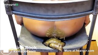 SCAT - Sexy girls Pooping 27