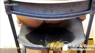 SCAT - Sexy girls Pooping 27
