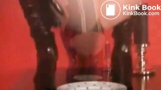 SCAT - Sexy girls Pooping 29