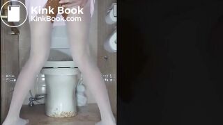 SCAT - Sexy girls Pooping 30