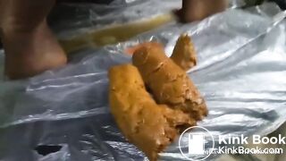 SCAT - Sexy girls Pooping 24