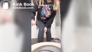 SCAT - Sexy girls Pooping 30