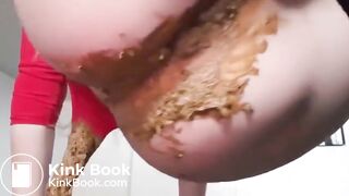 SCAT - Sexy girls Pooping 25