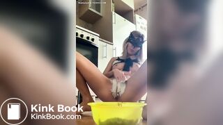 SCAT - Sexy girls Pooping 25
