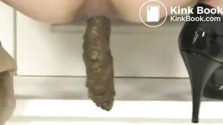 SCAT - Sexy girls Pooping 25