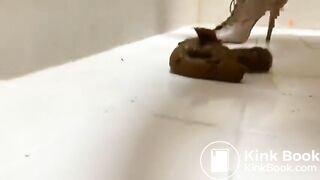 SCAT - Sexy girls Pooping 25