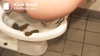 SCAT - Sexy girls Pooping 26