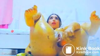 SCAT - Sexy girls Pooping 32