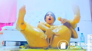 SCAT - Sexy girls Pooping 32