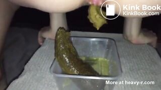 SCAT - Sexy girls Pooping 26