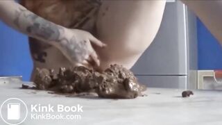 SCAT - Sexy girls Pooping 22