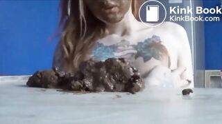 SCAT - Sexy girls Pooping 22