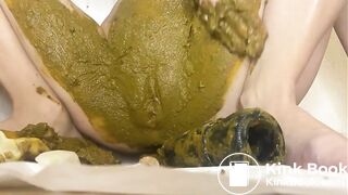 SCAT - Sexy girls Pooping 26