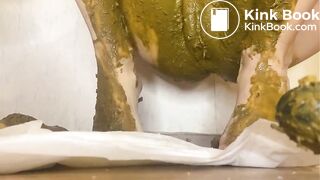 SCAT - Sexy girls Pooping 26