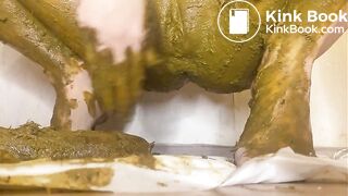 SCAT - Sexy girls Pooping 26