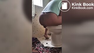 SCAT - Sexy girls Pooping 27