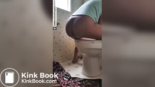 SCAT - Sexy girls Pooping 27