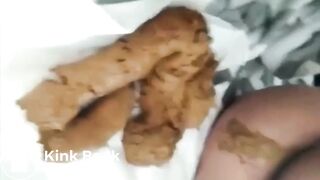 SCAT - Sexy girls Pooping 38