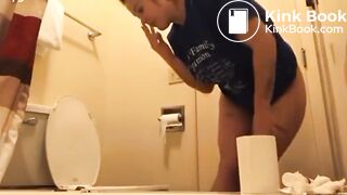 SCAT - Sexy girls Pooping 32
