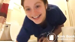 SCAT - Sexy girls Pooping 32