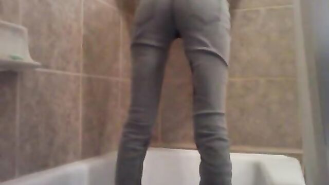 Pissing in Jeans