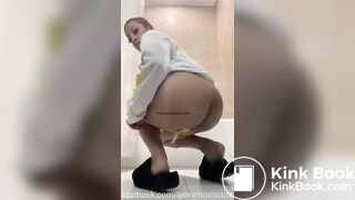 SCAT - Sexy girls Pooping 37