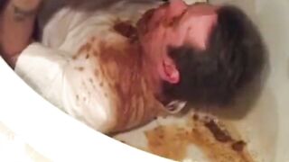 SCAT - Sexy girls Pooping 38