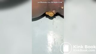 SCAT - Sexy girls Pooping 32