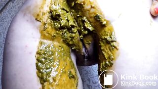 SCAT - Sexy girls Pooping 38