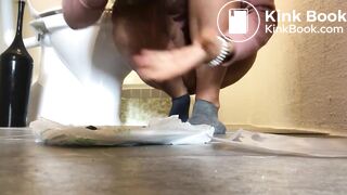 SCAT - Sexy girls Pooping 32