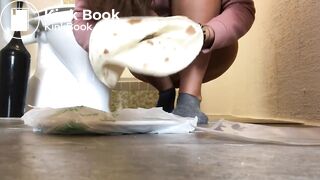 SCAT - Sexy girls Pooping 32