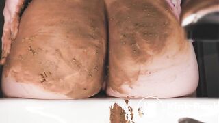 SCAT - Sexy girls Pooping 34