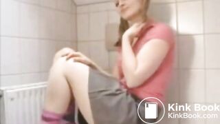 SCAT - Sexy girls Pooping 35