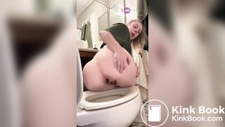 SCAT - Sexy girls Pooping 43