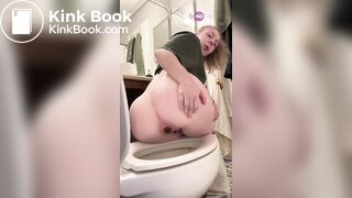 SCAT - Sexy girls Pooping 43
