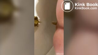 SCAT - Sexy girls Pooping 36