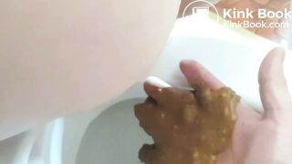 SCAT - Sexy girls Pooping 38