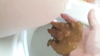SCAT - Sexy girls Pooping 38