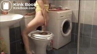SCAT - Sexy girls Pooping 38