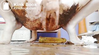 SCAT - Sexy girls Pooping 38