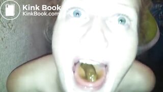 Original title: My kinky wife swallows in toilet