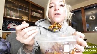 SCAT - Sexy girls Pooping 42