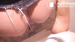 SCAT - Sexy girls Pooping 41