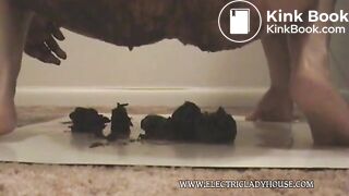 Milf pushing out a big turd for us